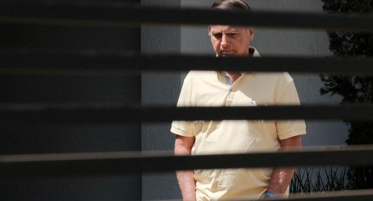 Defesa de Jair Bolsonaro solicita ao STF liberação de visitas de Flávio Bolsonaro em prisão domiciliar