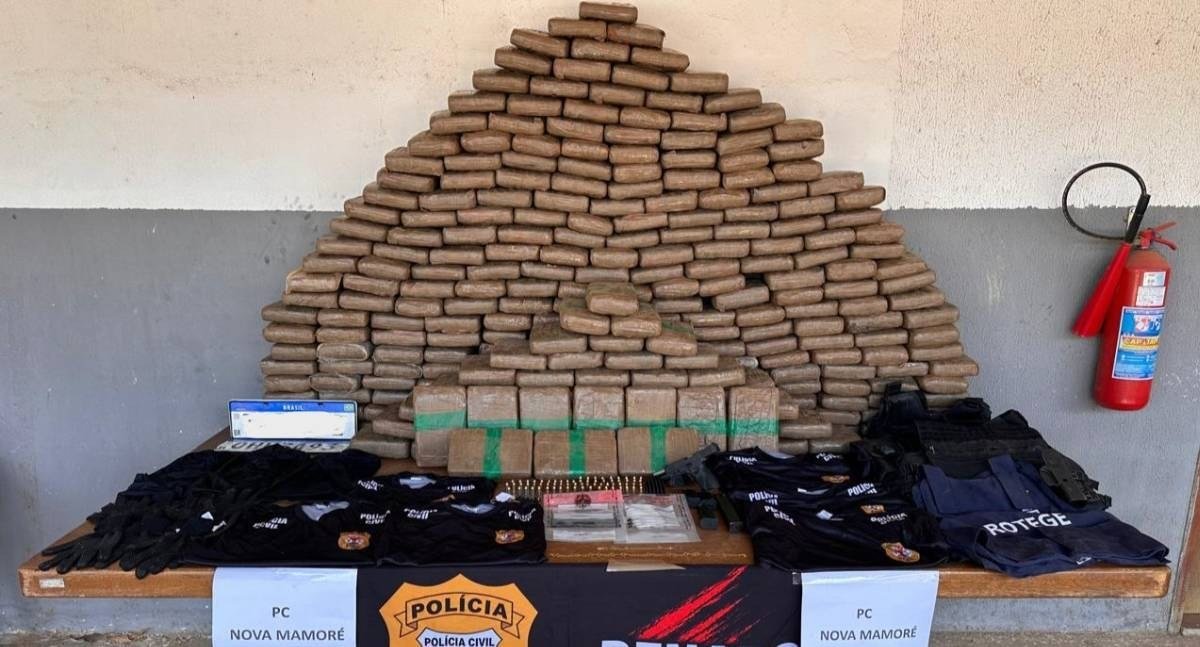 Polícia Civil apreende 300 quilos de droga e arma de fogo em imóvel na capital