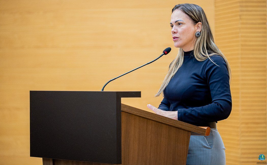 Cláudia de Jesus ressalta importância da democracia depois de reeleição