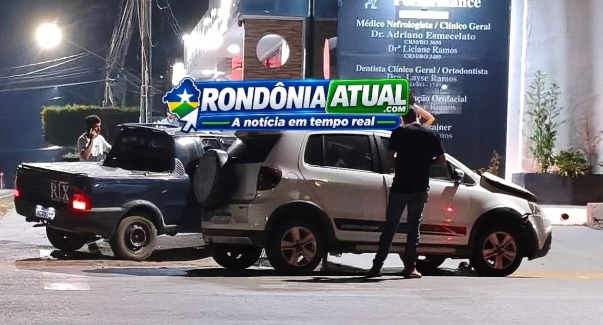 Colisão entre CrossFox e Fiat Strada mobiliza atenção no cruzamento da T-15 em RO