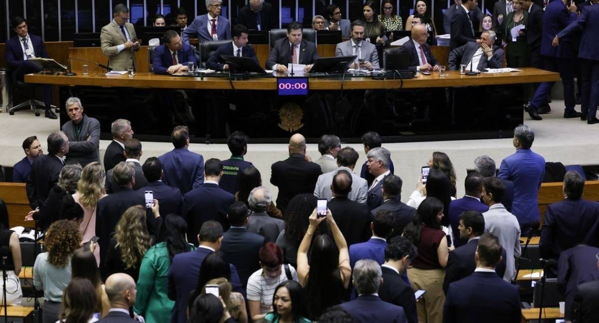 Senado vota na próxima quarta-feira proposta que extingue a escala de trabalho 6x1