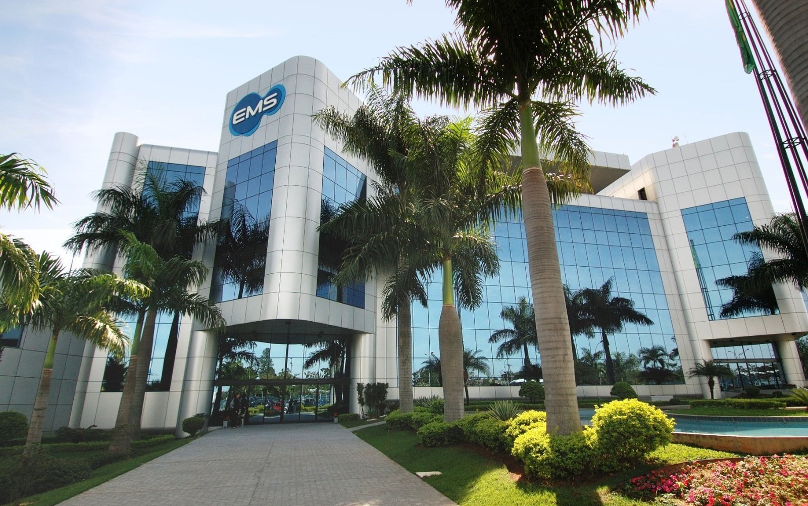 EMS oferece trainee com salário de até R$ 12 mil e benefícios