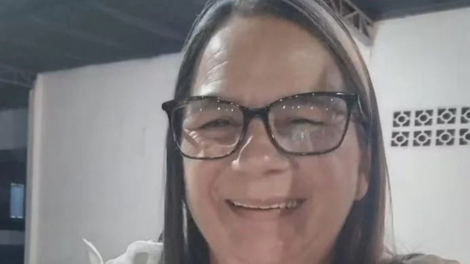 Mulher morre depois de colisão entre bicicleta elétrica e caminhonete