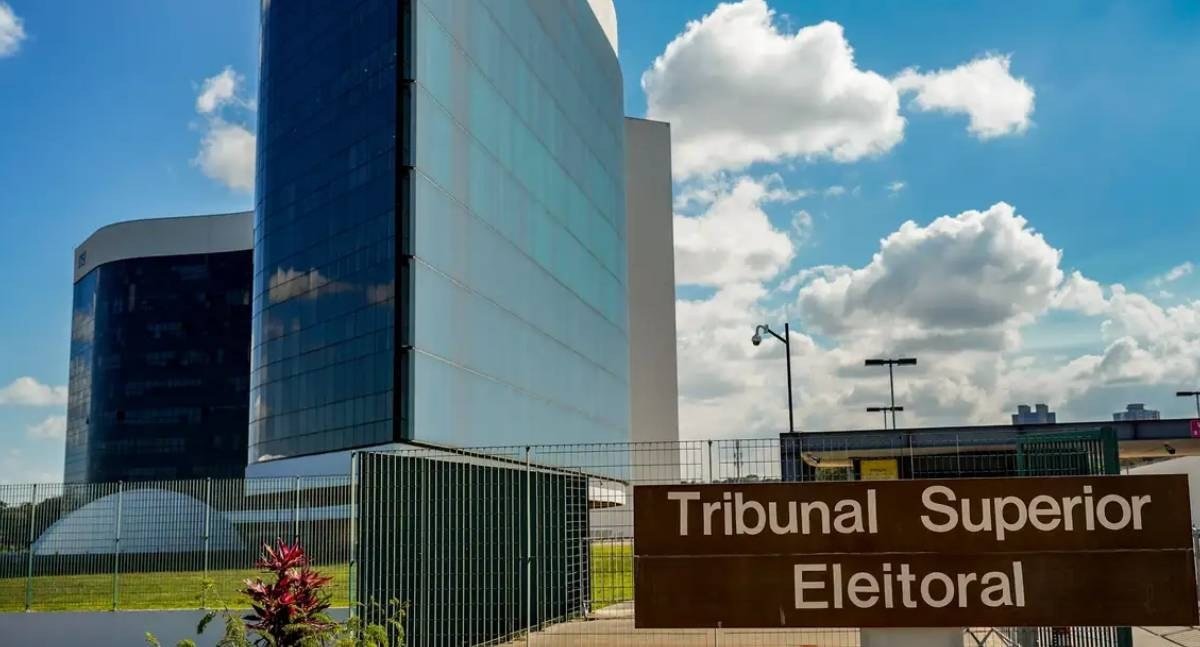 Presidente do TSE convoca reuniões com campanhas de Lula e Flávio Bolsonaro sobre desinformação no 2º turno