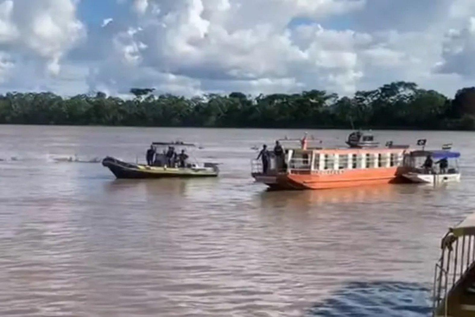 Naufrágio no Rio Mamoré mobiliza Corpo de Bombeiros em Rondônia