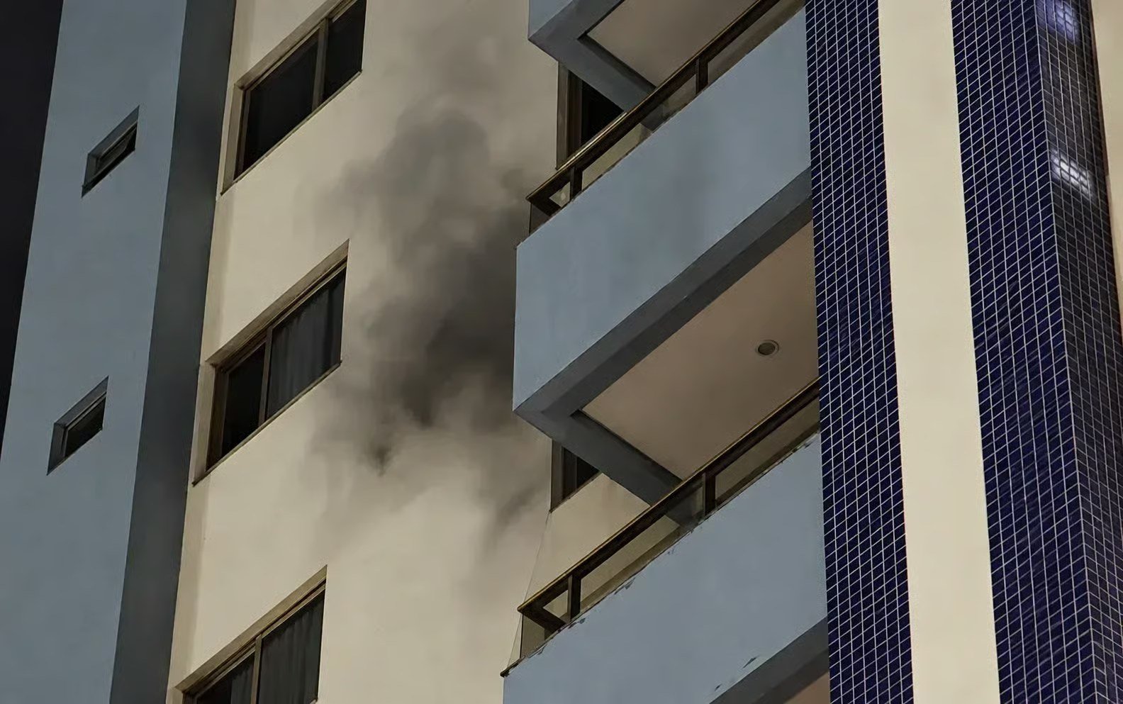 Mãe esquece panela com mamadeira no fogo e provoca incêndio em apartamento