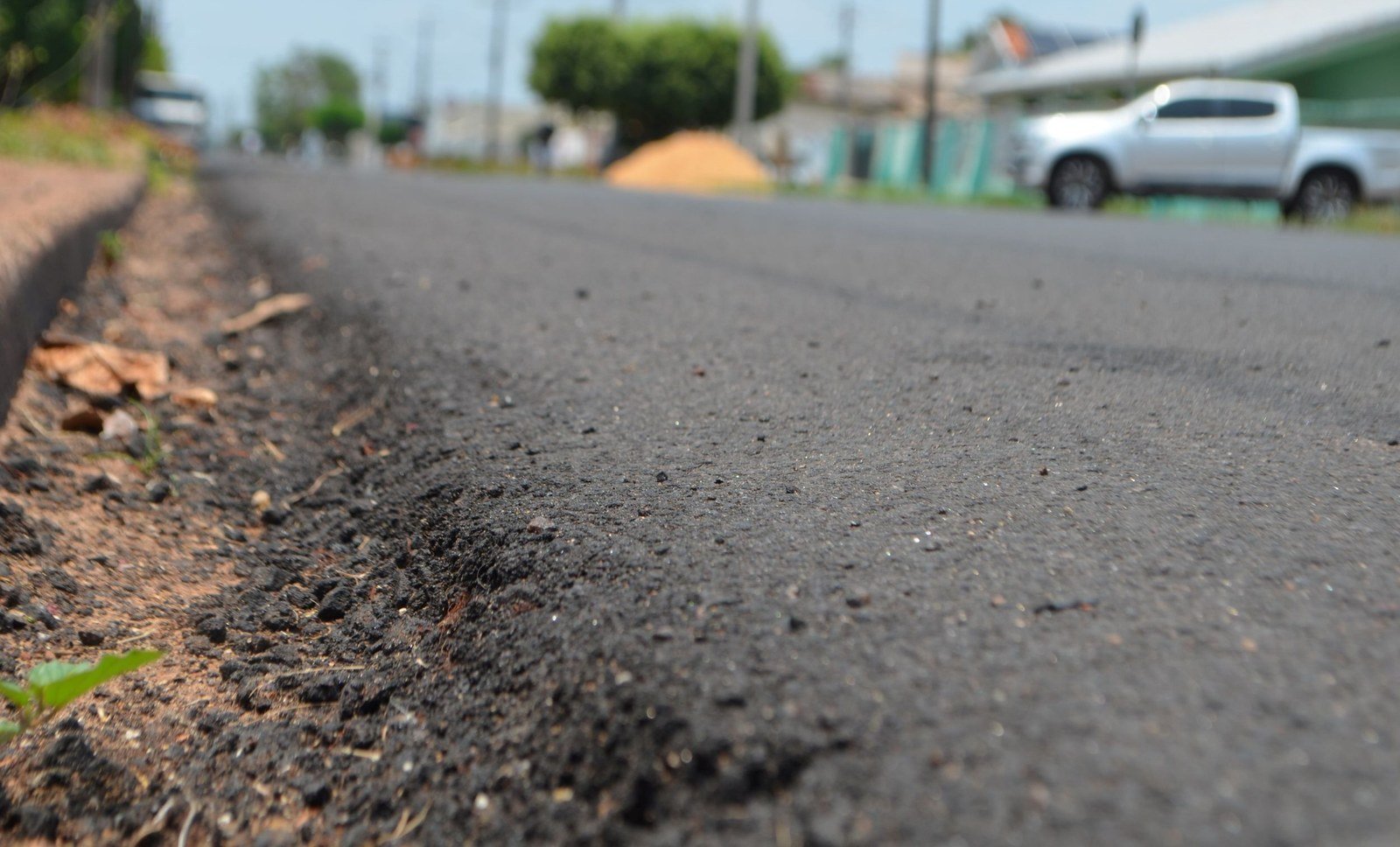 Obras de recapeamento avançam e transformam ruas de Pimenta Bueno com recursos de Ezequiel Neiva