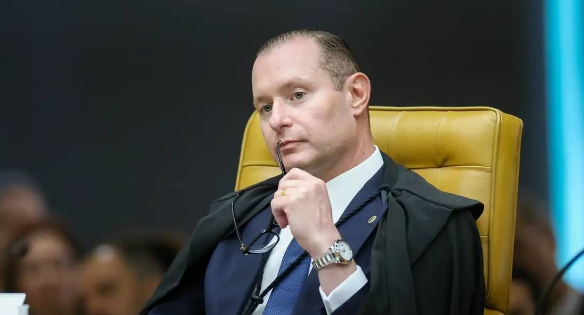 Ministro Cristiano Zanin dá 48 horas para Anatel esclarecer falhas no acesso gratuito a canais do TSE