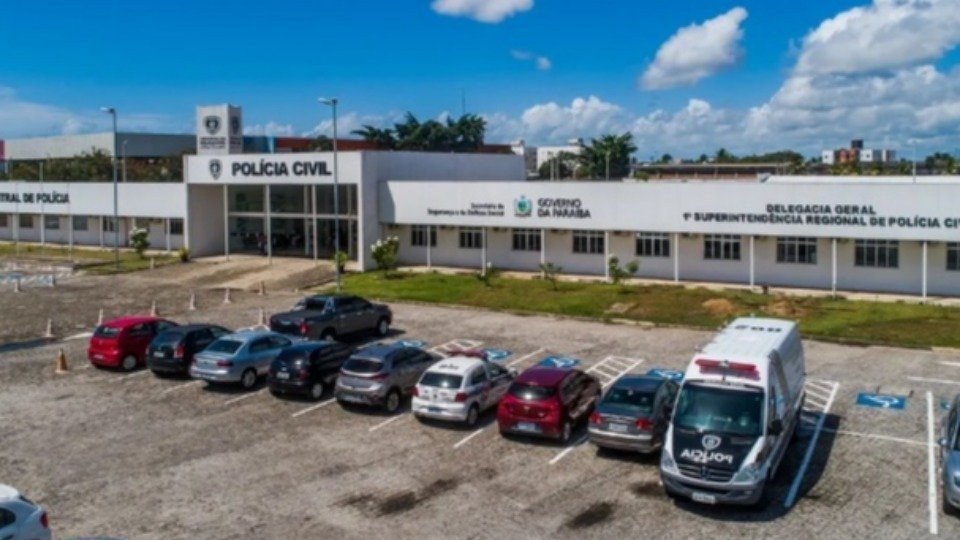 Estudante é preso suspeito de divulgar fotos de mulheres em sites pornográficos