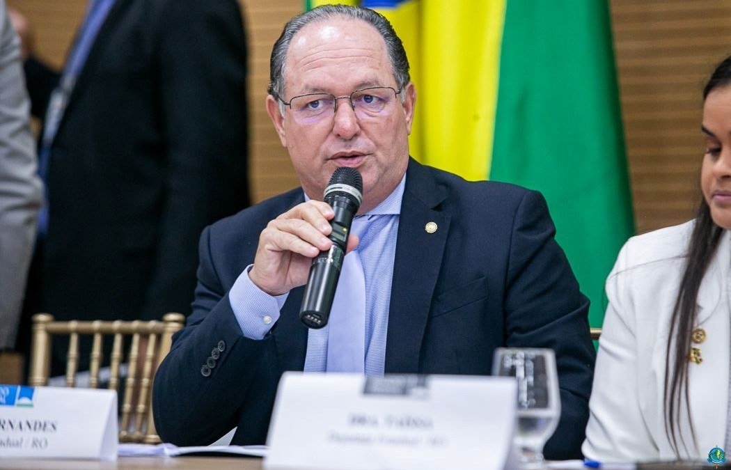 Pedro Fernandes leva ao governador eleito pedido de recapeamento e pavimentação de rodovias do Vale do Jamari