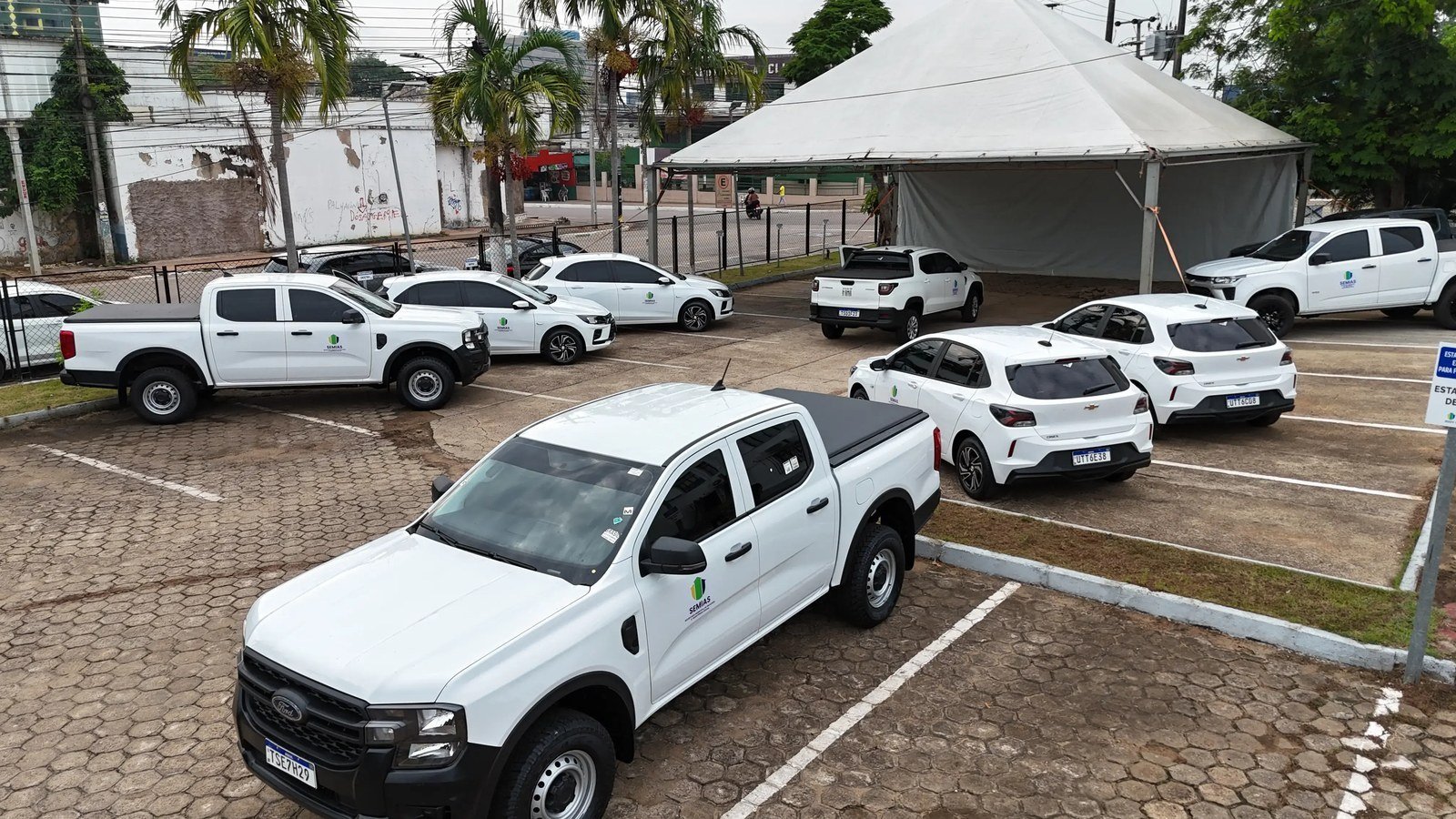 Prefeitura entrega 16 veículos novos para reforçar serviços de inclusão e assistência soci