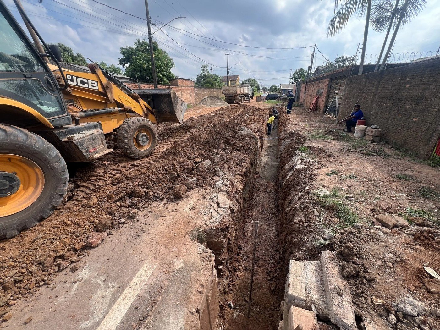 Drenagem avança em sete bairros com instalação de 508 manilhas