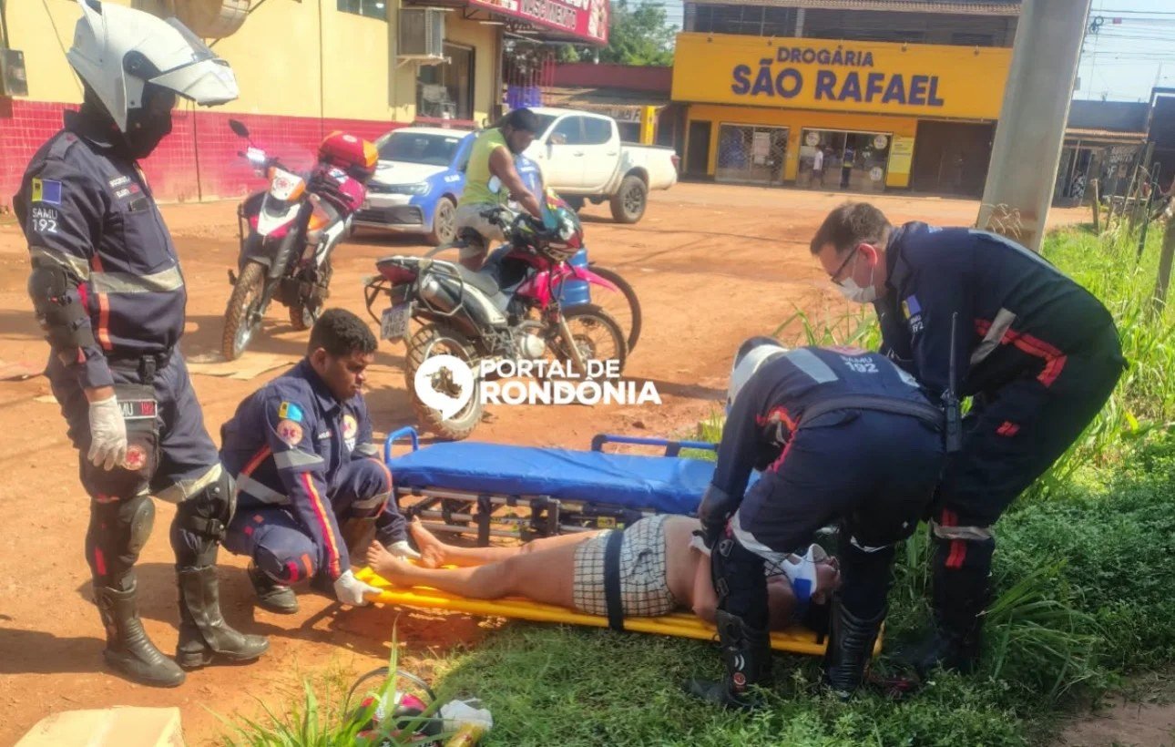 Motociclista embriagado cai de moto com passageira e acaba preso
