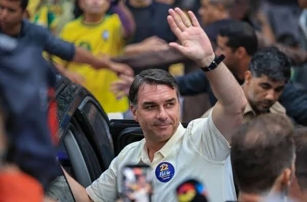 Flávio Bolsonaro vence nos 52 municípios de Rondônia e conquista quase 70% dos votos no segundo turno