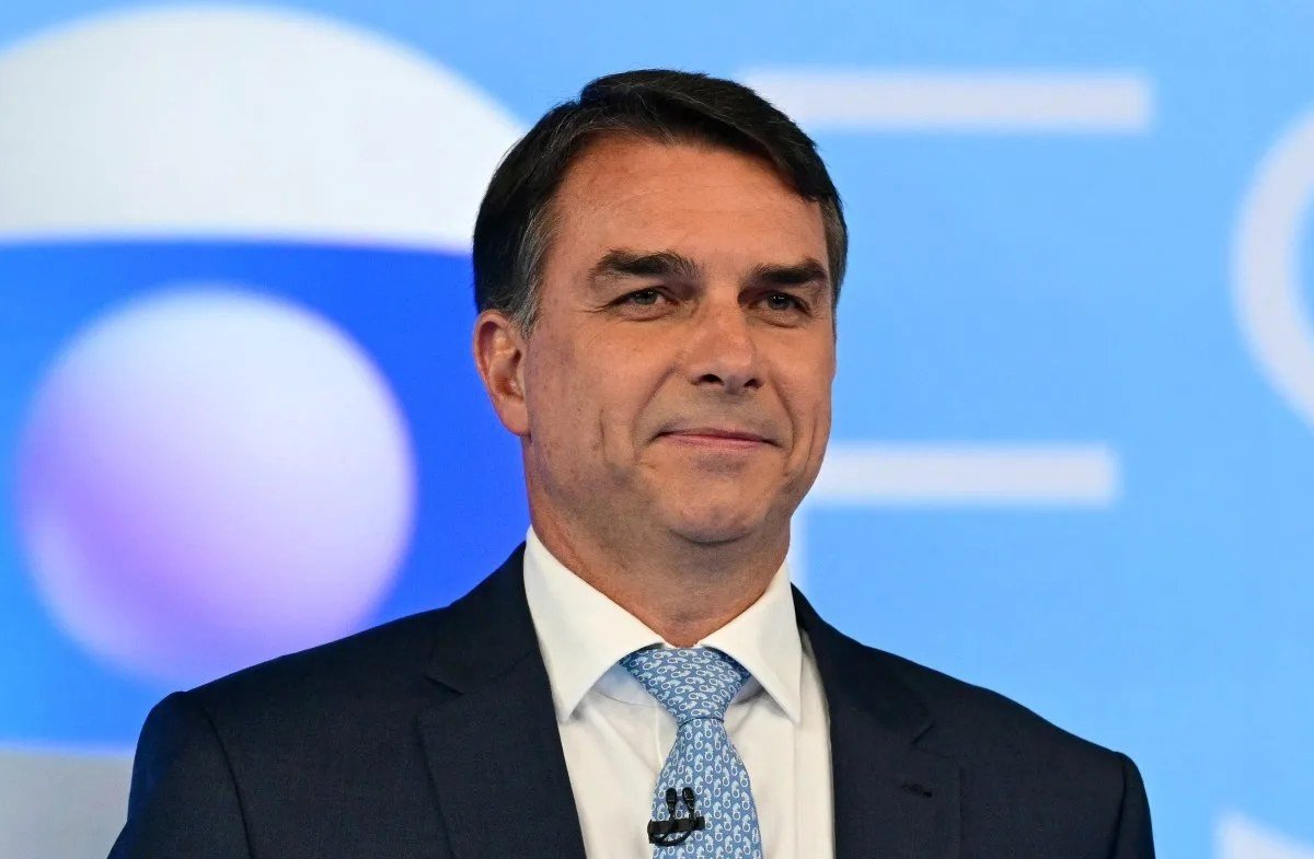 Aliado de Trump diz que Flávio Bolsonaro chegou aos Estados Unidos