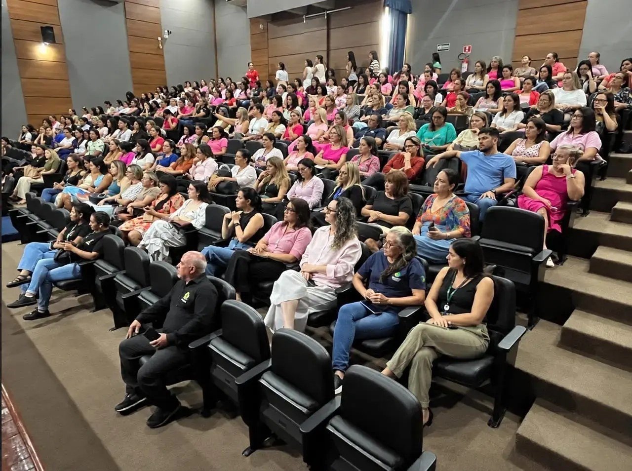 Outubro Rosa reúne servidoras em ação de prevenção e cuidado com a saúde da mulher