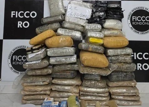 Polícia Federal apreende 57 kg de drogas escondidos no forro de casa em construção em Porto Velho