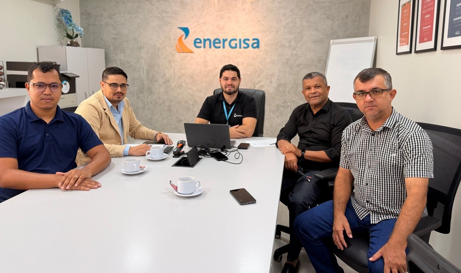 Pedro Fernandes articula energia elétrica para 120 famílias de assentamentos em Rio Crespo