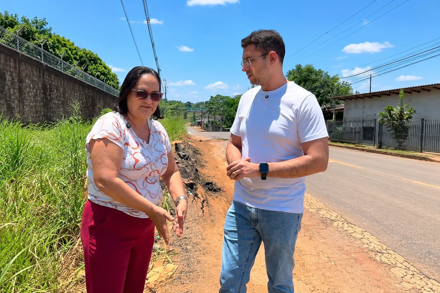 Pedro Geovar cobra melhorias em frente à Escola Padre Zenildo